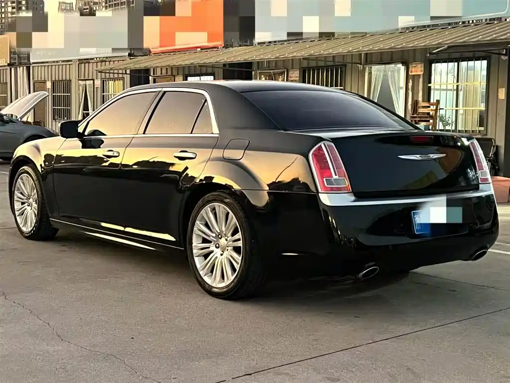 Chrysler 300C 2015 — фото 10