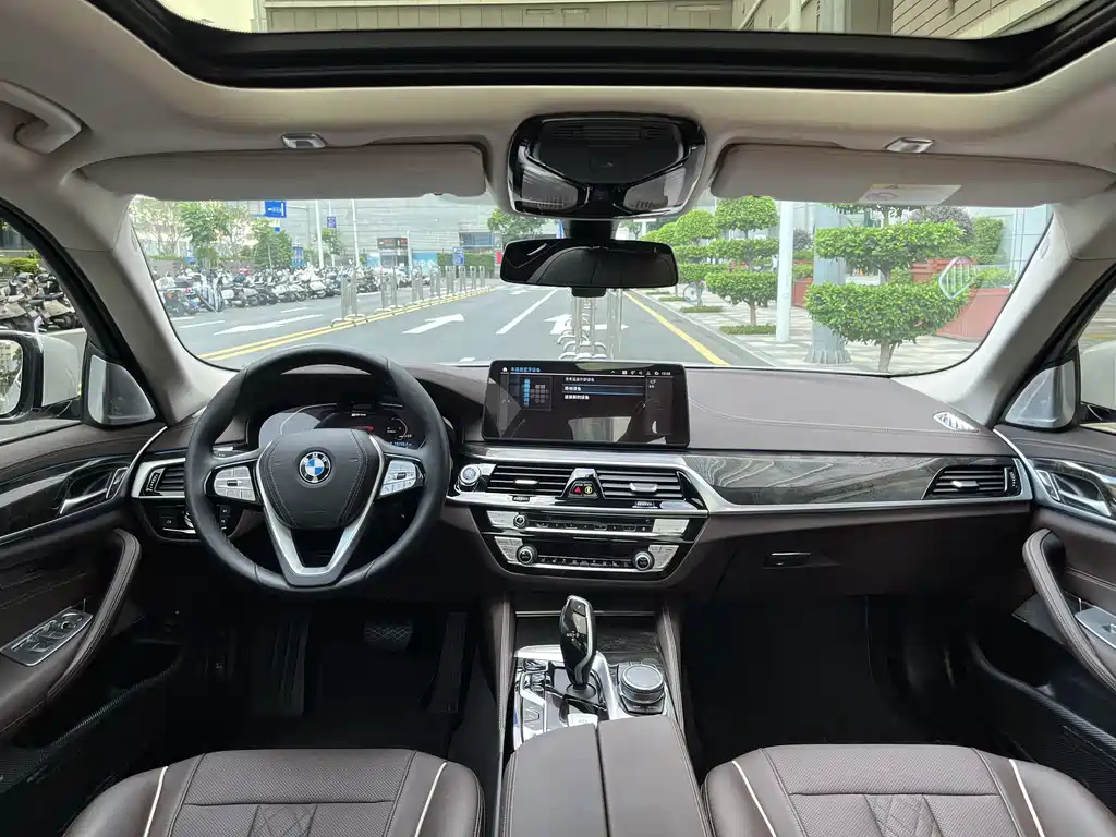 BMW 5 Series New Energy 2021 — фото 11