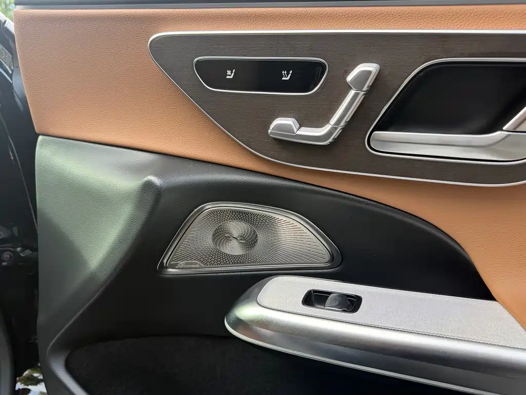 Mercedes-Benz E-Class 2025 — фото 9