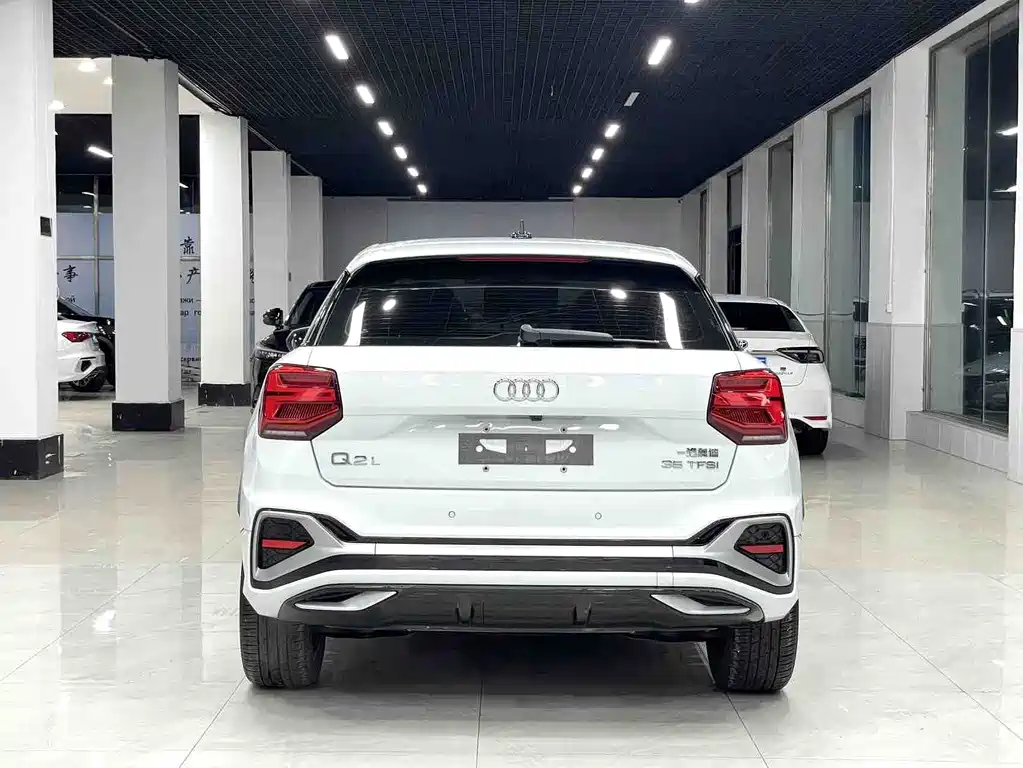 Audi Q2L 2023 — фото 5