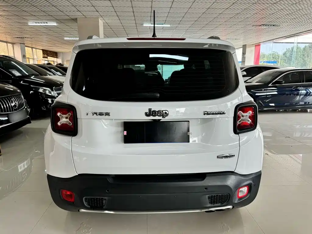 Jeep Renegade 2017 — фото 12