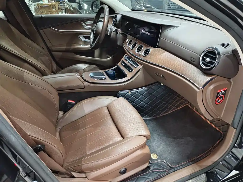 Mercedes-Benz E-Class 2023 — фото 9