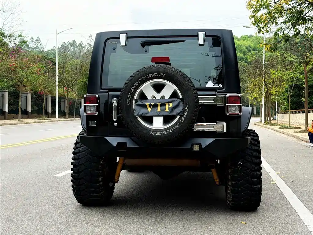 Jeep Wrangler 2015 — фото 9