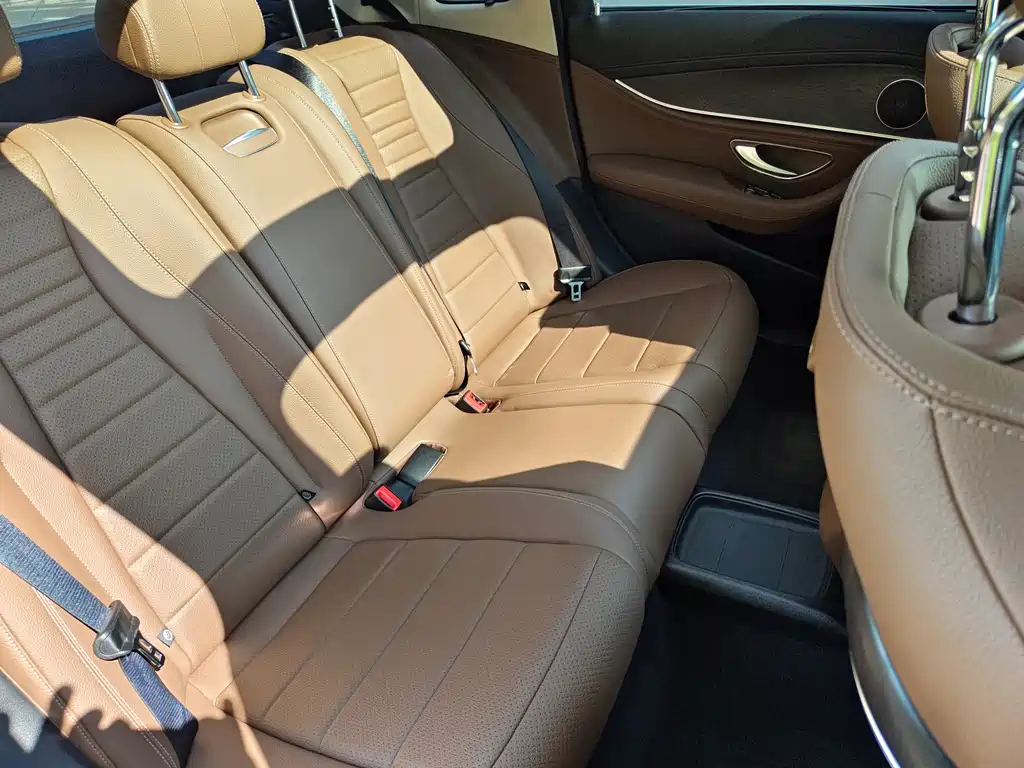 Mercedes-Benz E-Class 2018 — фото 12