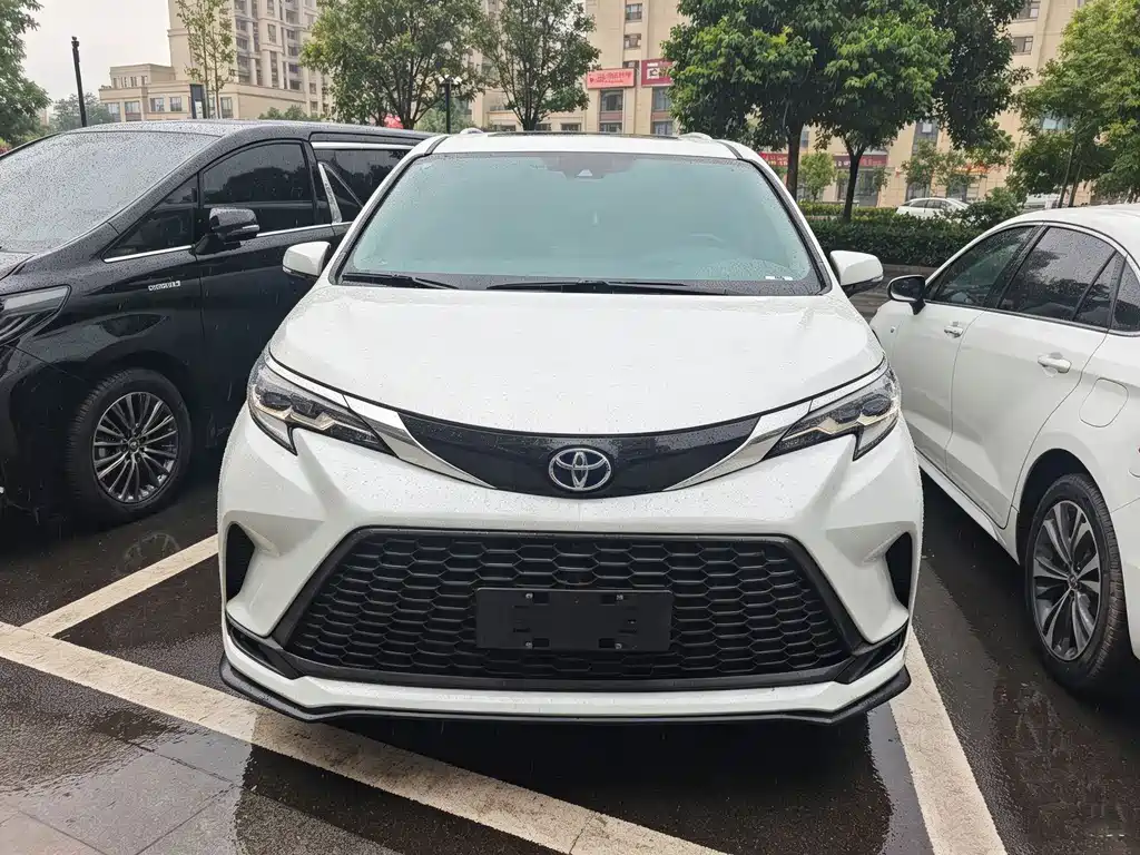 Toyota Granvia 2023