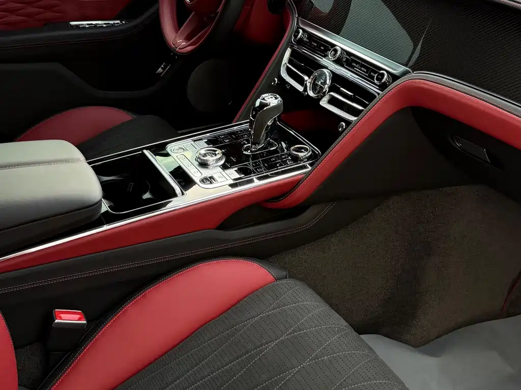 Bentley Flying Spur 2024 — фото 11