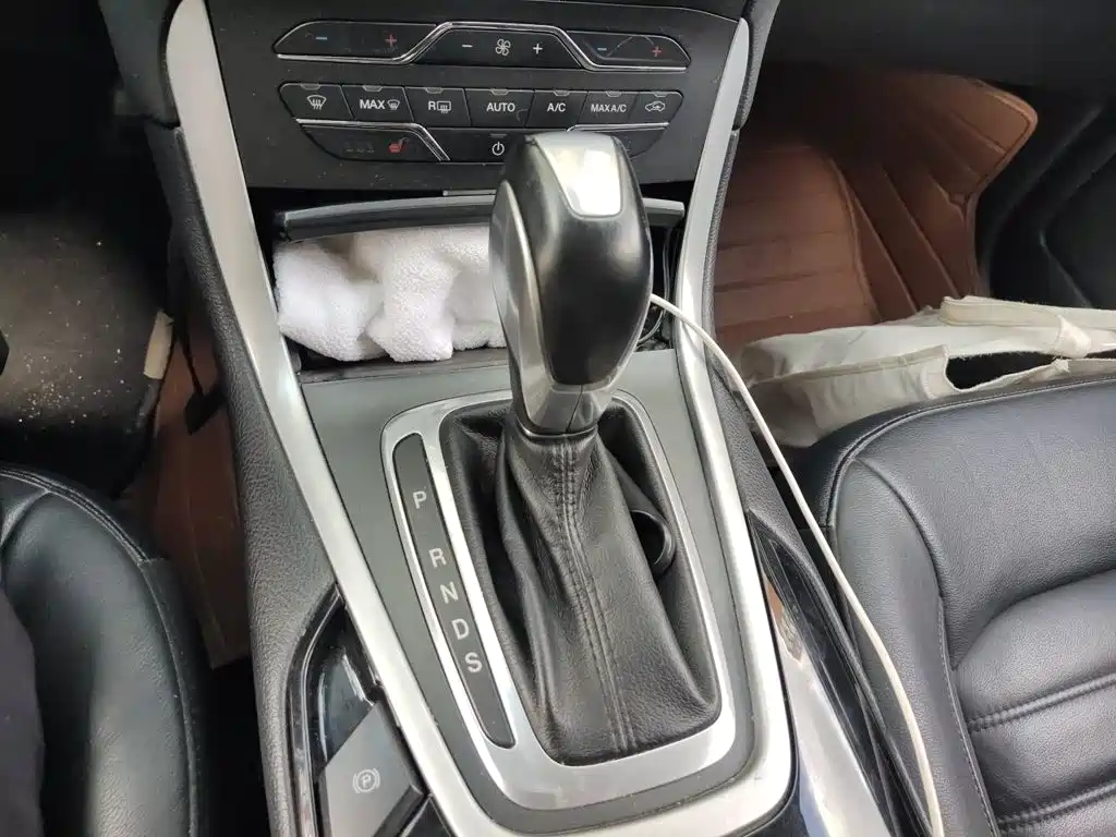 Ford Edge 2016 — фото 10