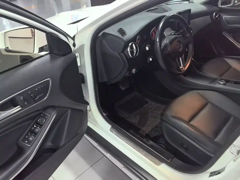 Mercedes-Benz GLA 2015 — фото 16