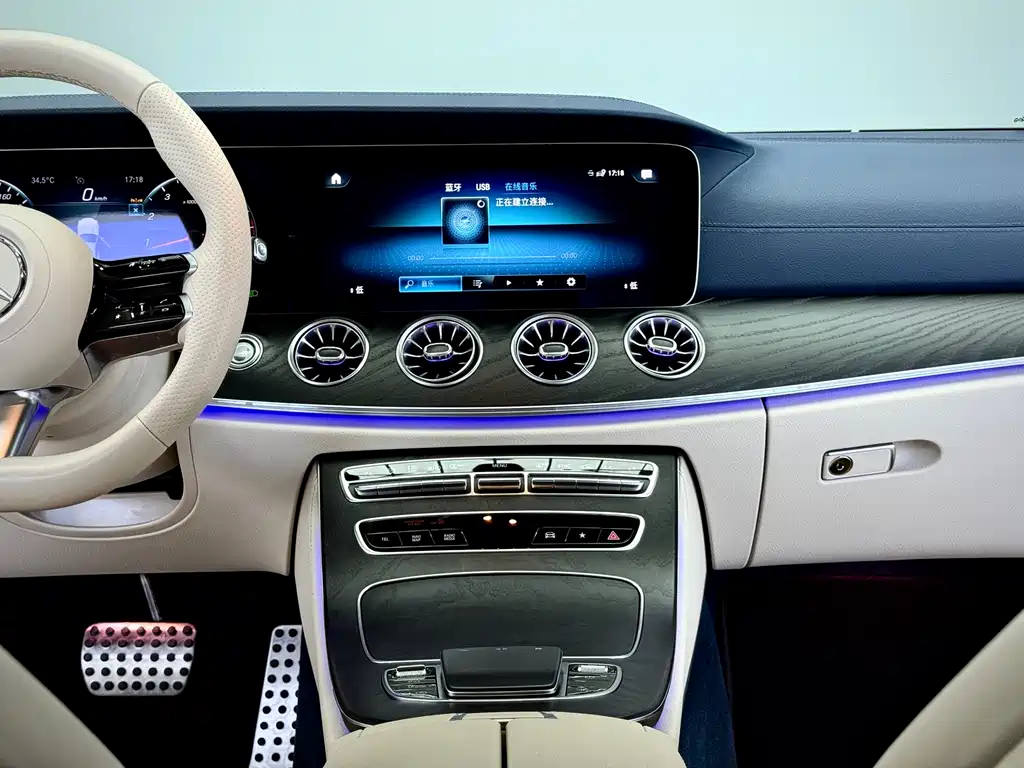 Mercedes-Benz E-Class 2023 — фото 12