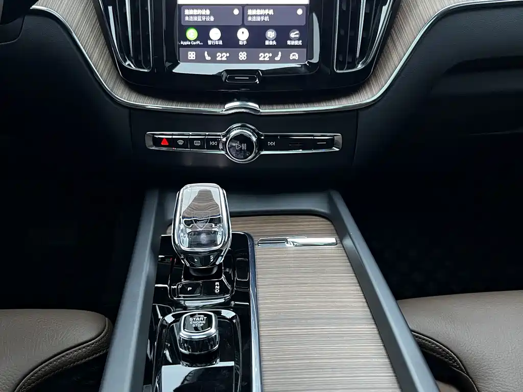 Volvo XC60 2023 — фото 14