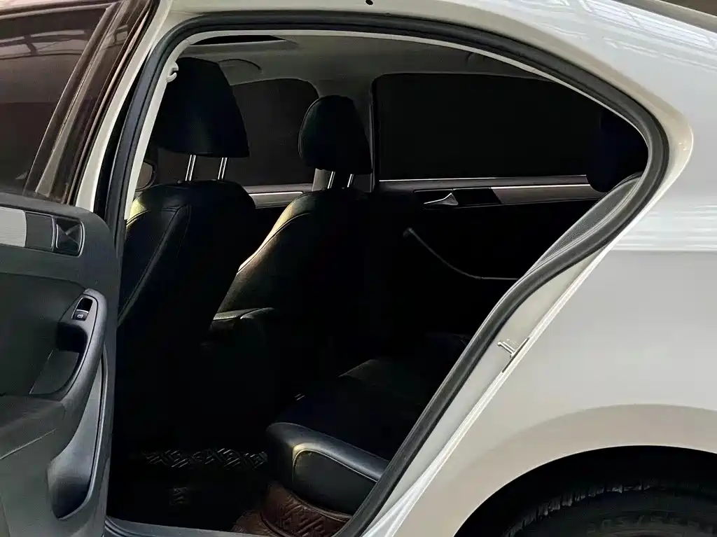 Volkswagen Sagitar 2012