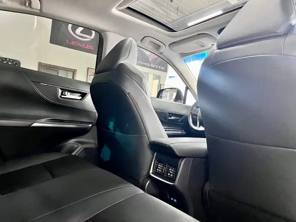 Toyota Venza 2023 — фото 15