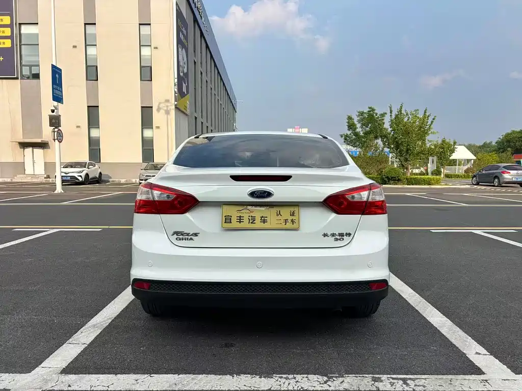 Ford Focus 2014 — фото 15
