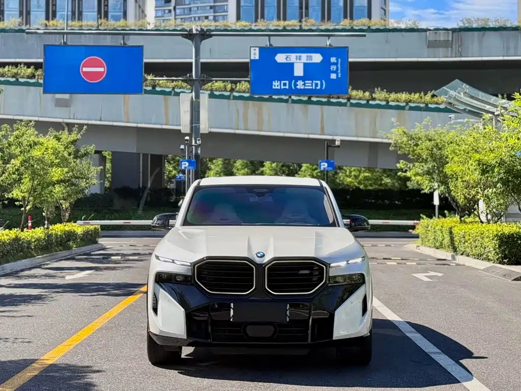 BMW XM 2025