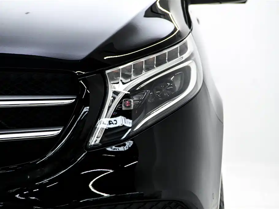 Mercedes-Benz V-Class 2021 — фото 9
