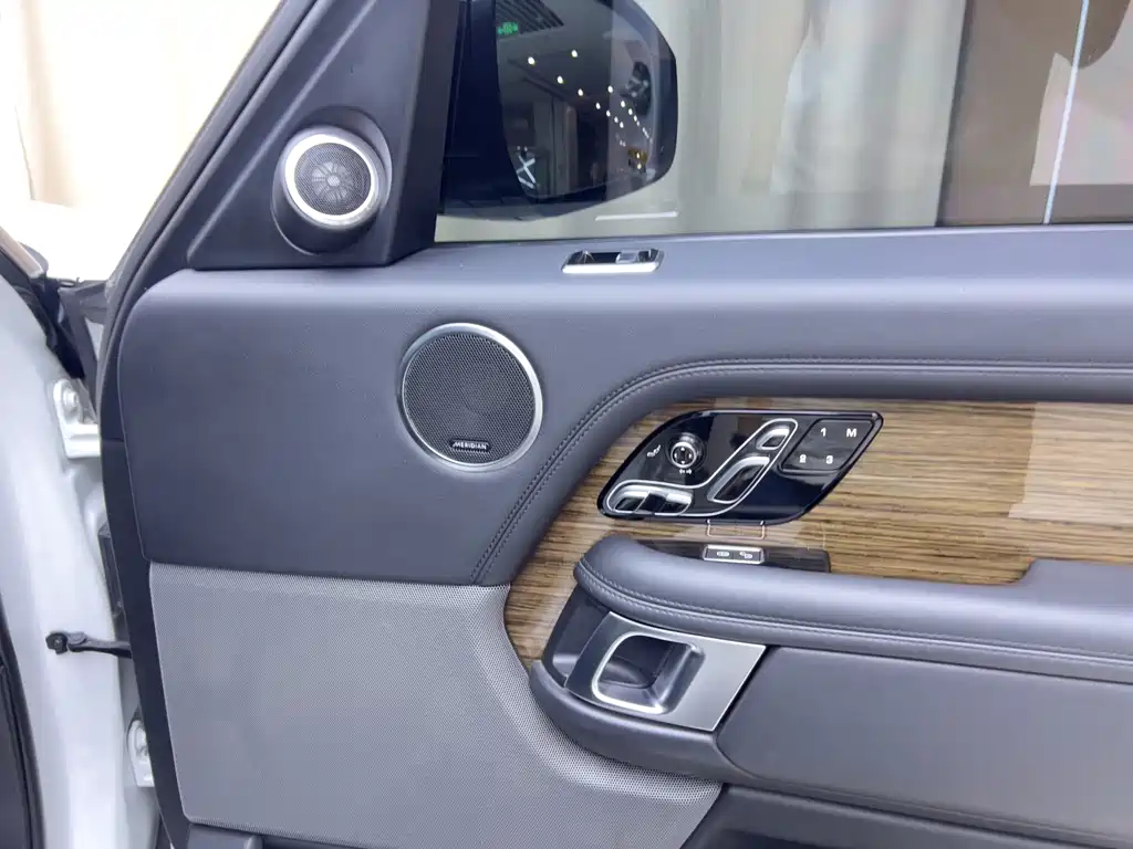 Land Rover Range Rover 2019 — фото 9