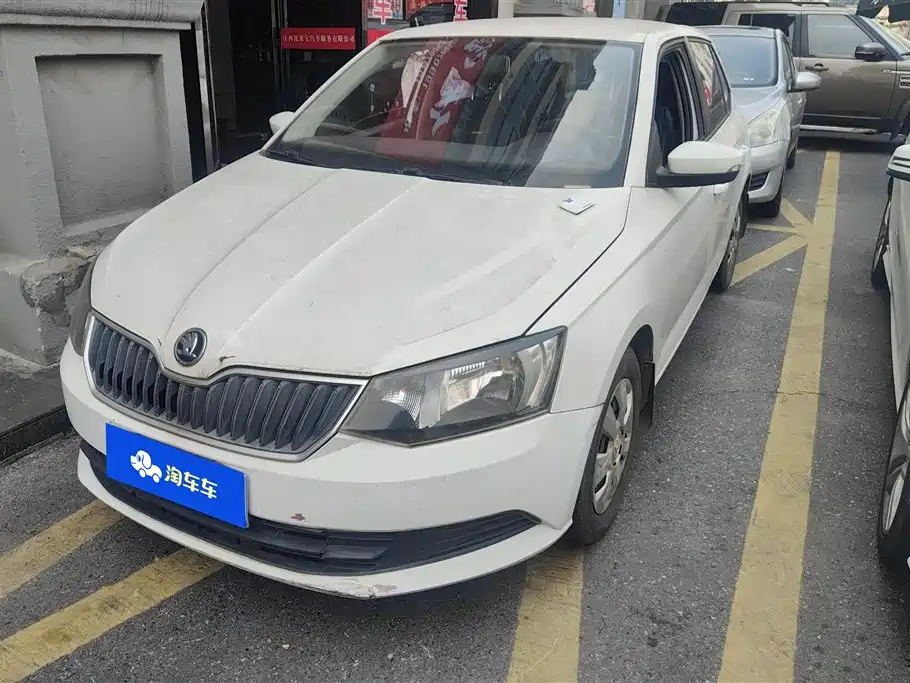 Skoda Fabia 2015 — фото 1