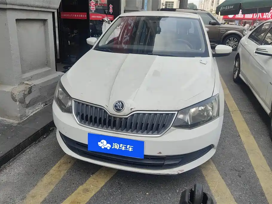 Skoda Fabia 2015 — фото 2