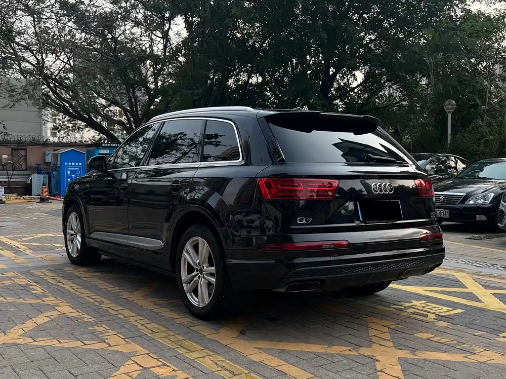 Audi Q7 2017 — фото 11