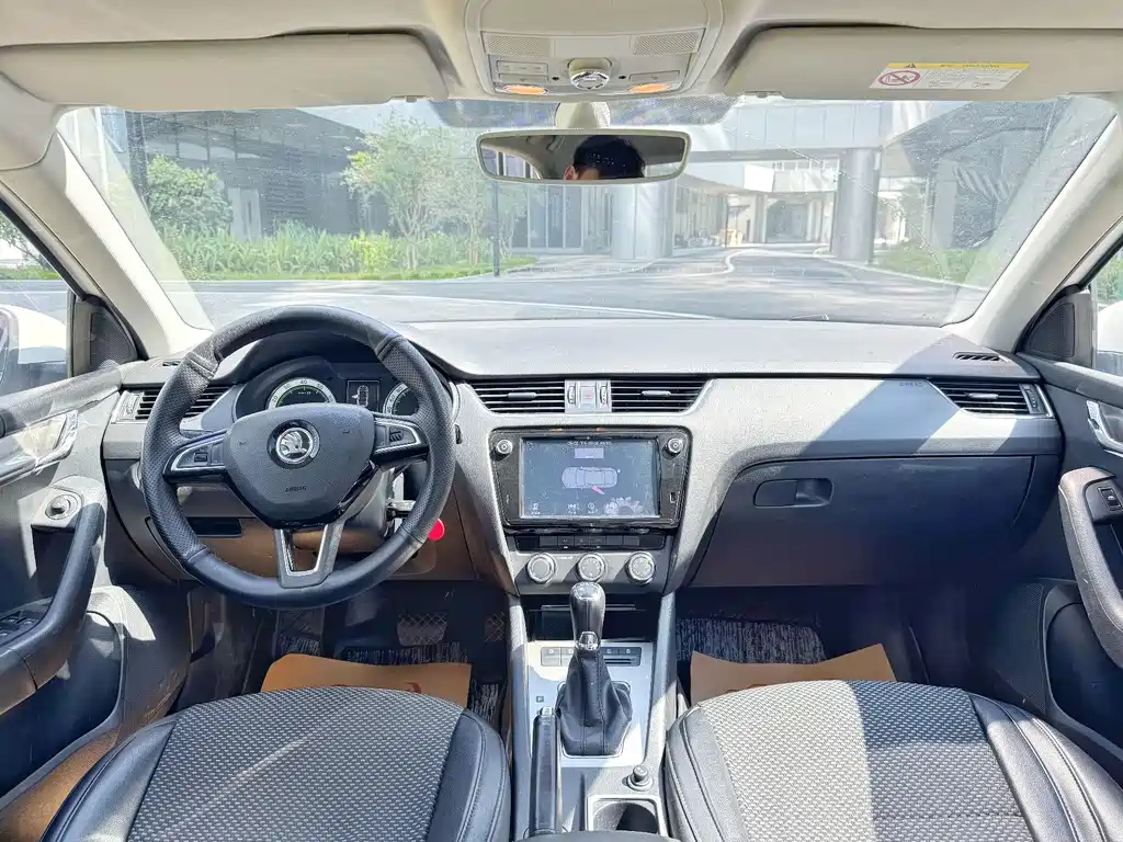 Skoda Octavia 2018 — фото 20