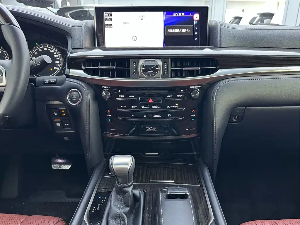 Lexus LX 2017 — фото 15