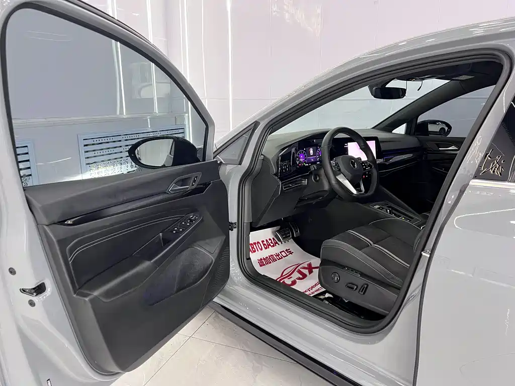 Volkswagen Golf 2023