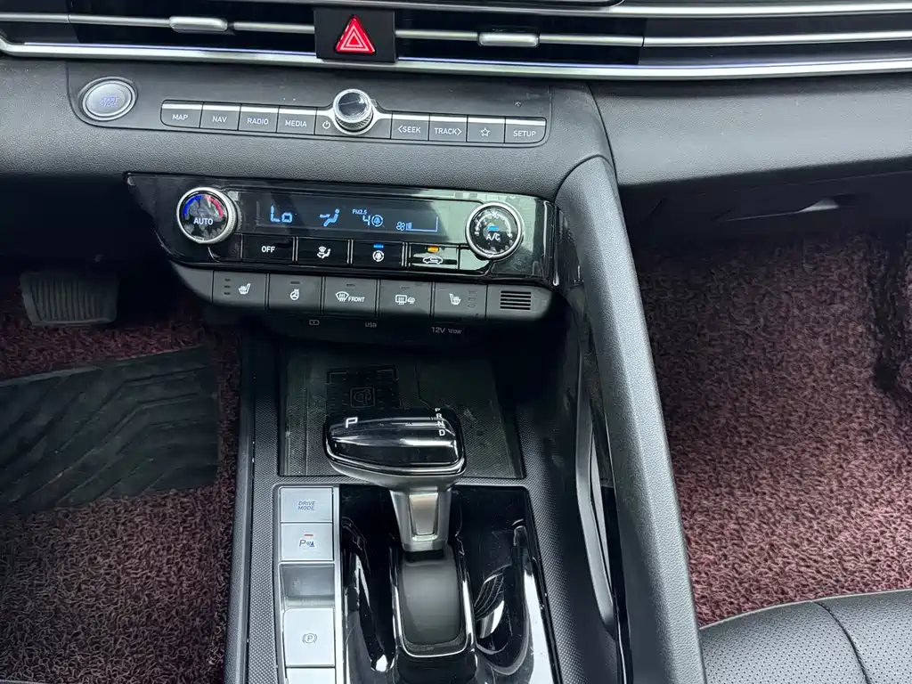 Hyundai Elantra 2023 — фото 13