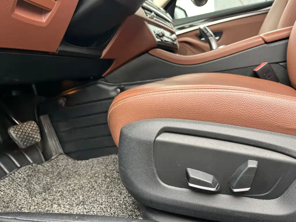 BMW 5 Series 2014 — фото 15