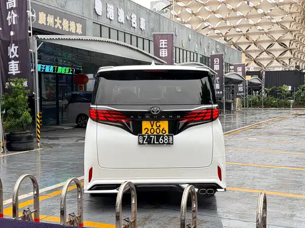 Toyota Alphard 2026