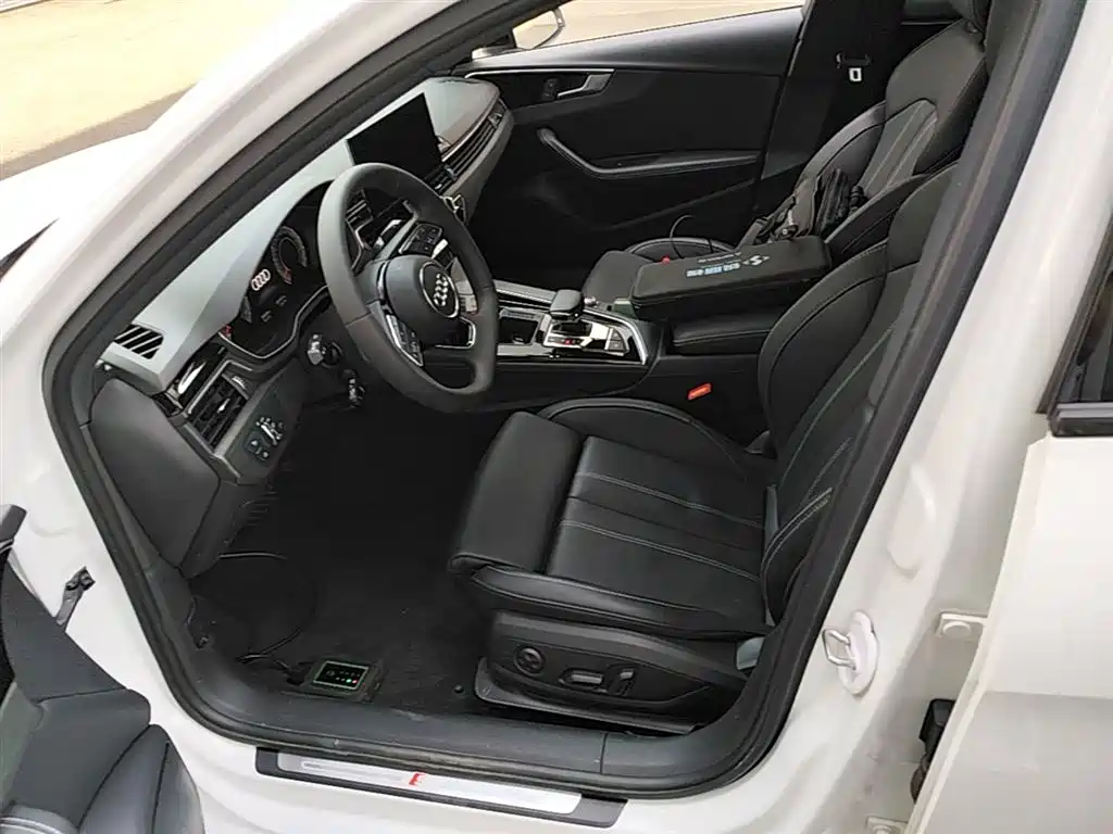 Audi A4L 2023 — фото 15