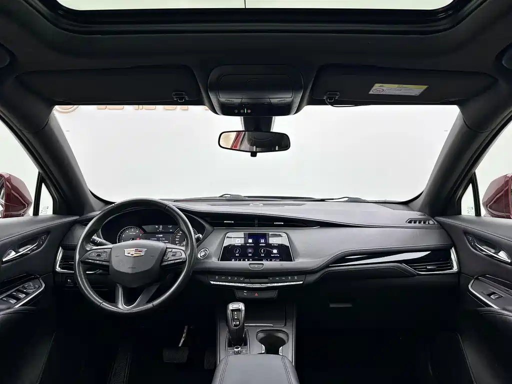 Cadillac XT4 2019 — фото 3