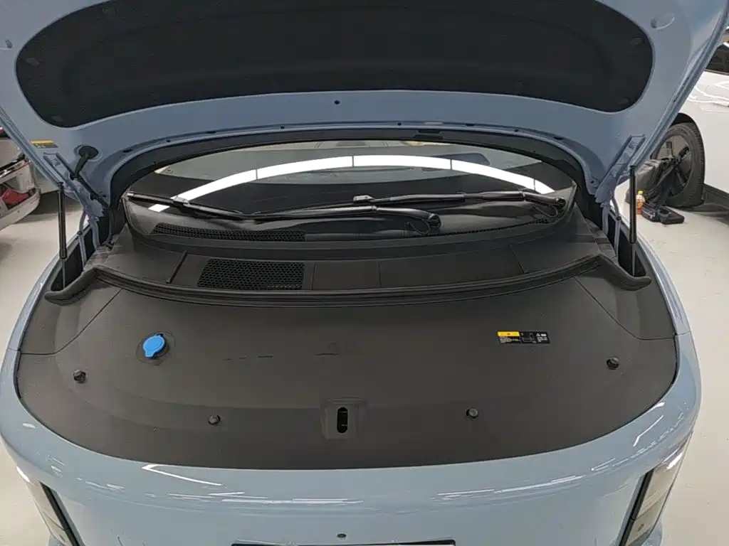 Li Auto i8 2025 — фото 20