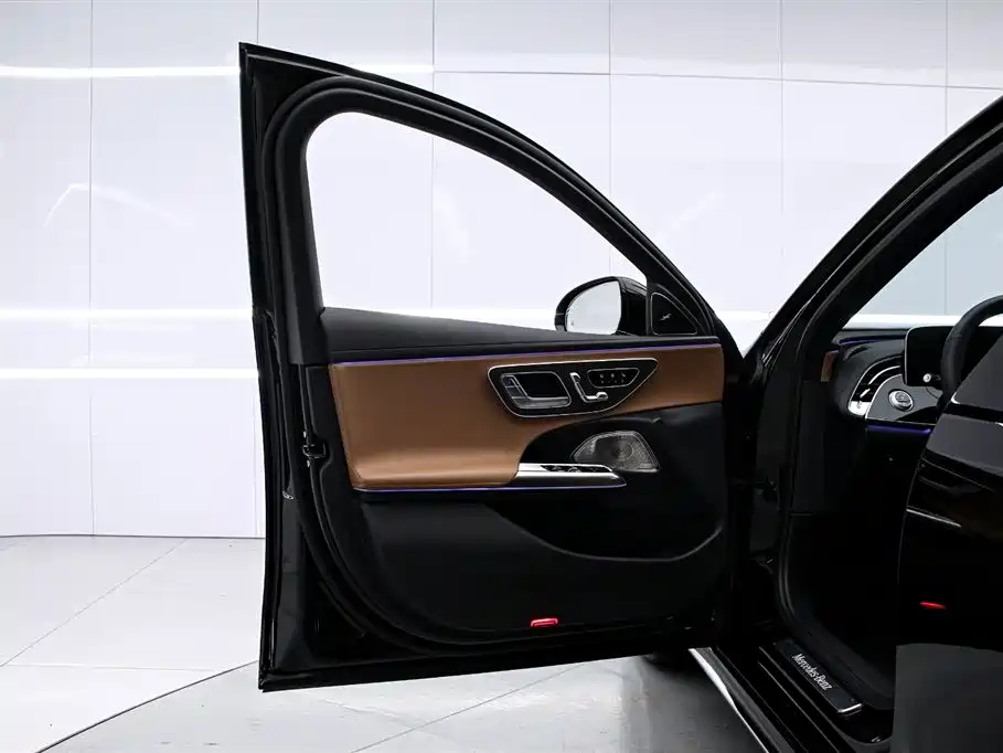 Mercedes-Benz E-Class 2024 — фото 11