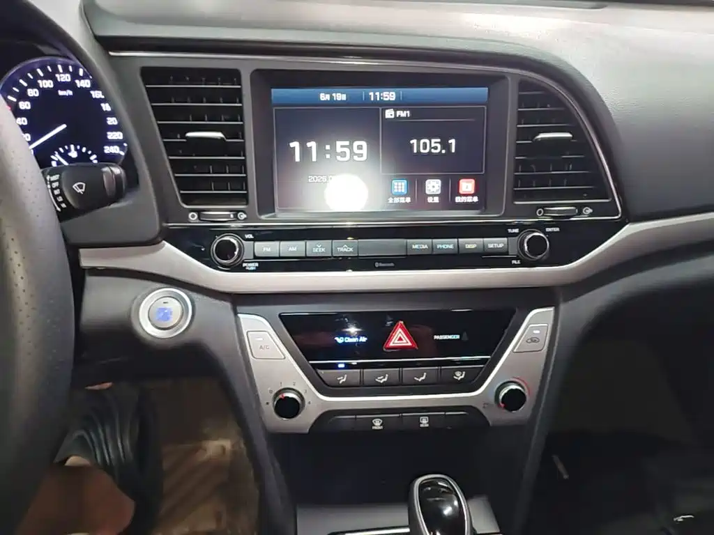 Hyundai Elantra 2018 — фото 13