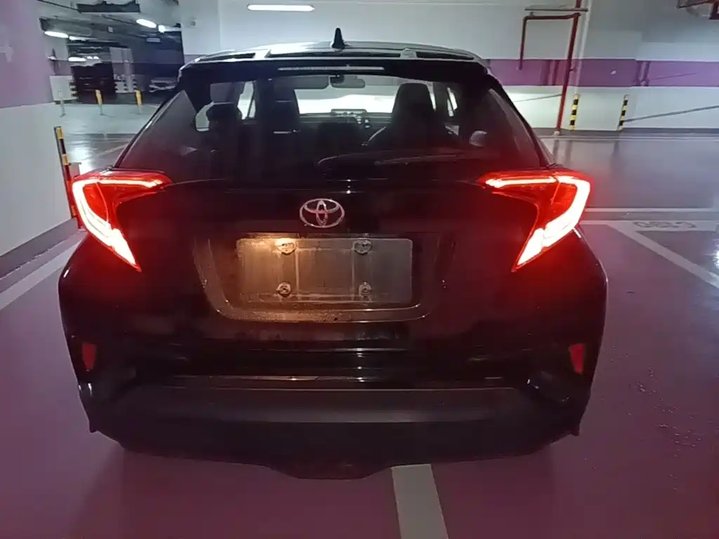 Toyota C-HR 2020 — фото 6