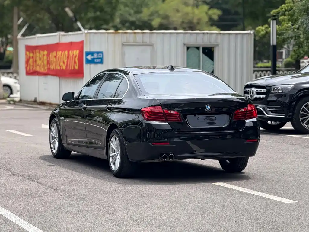 BMW 5 Series 2015 — фото 16