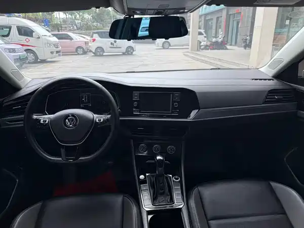 Volkswagen Sagitar 2020