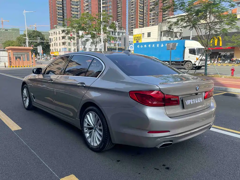 BMW 5 Series 2018 — фото 5