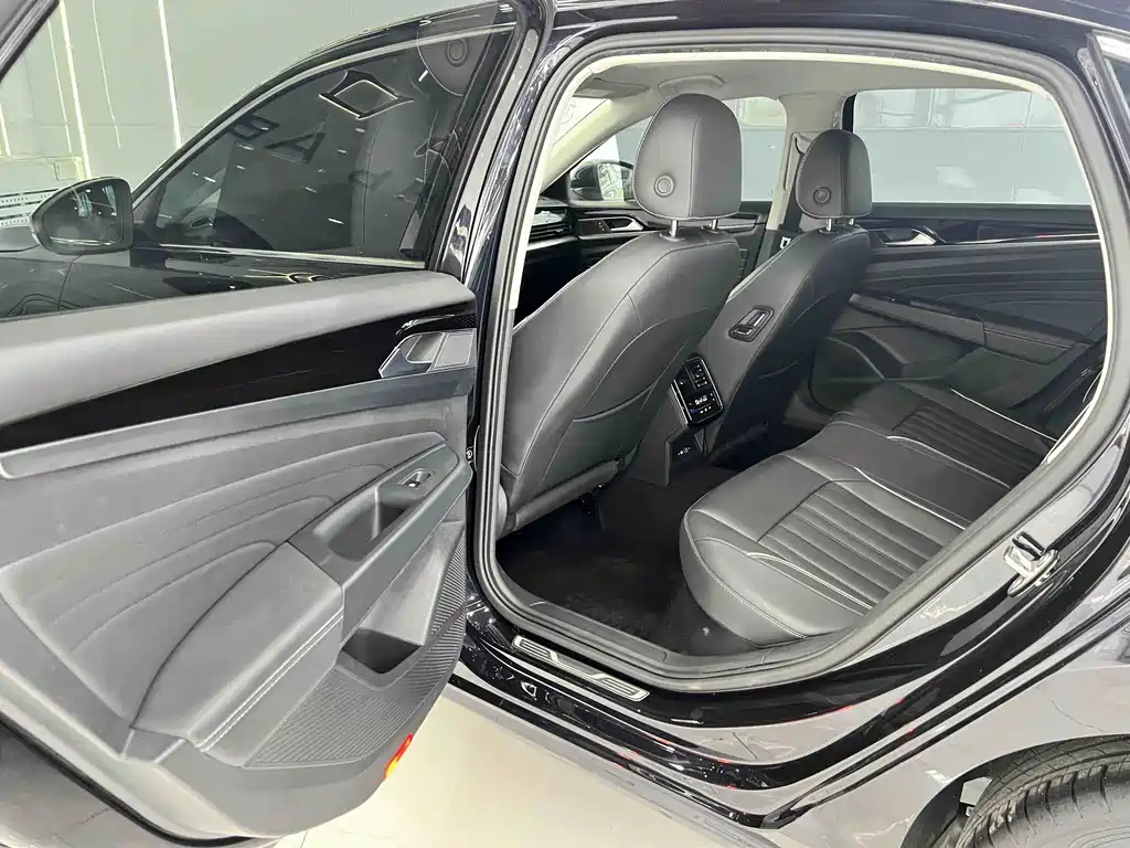 Volkswagen Passat 2023 — фото 13