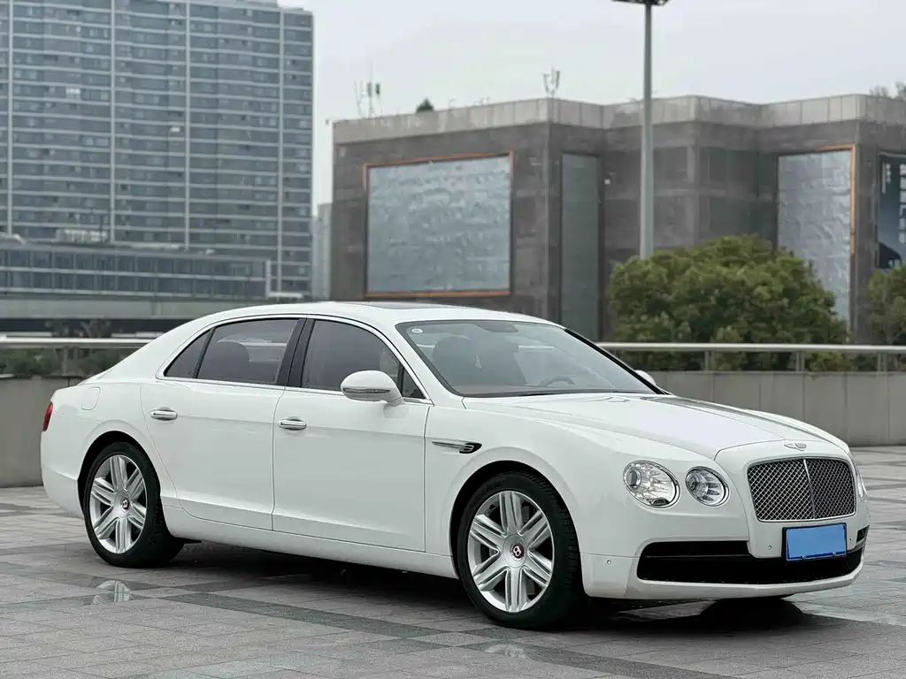 Bentley Flying Spur 2018 — фото 3