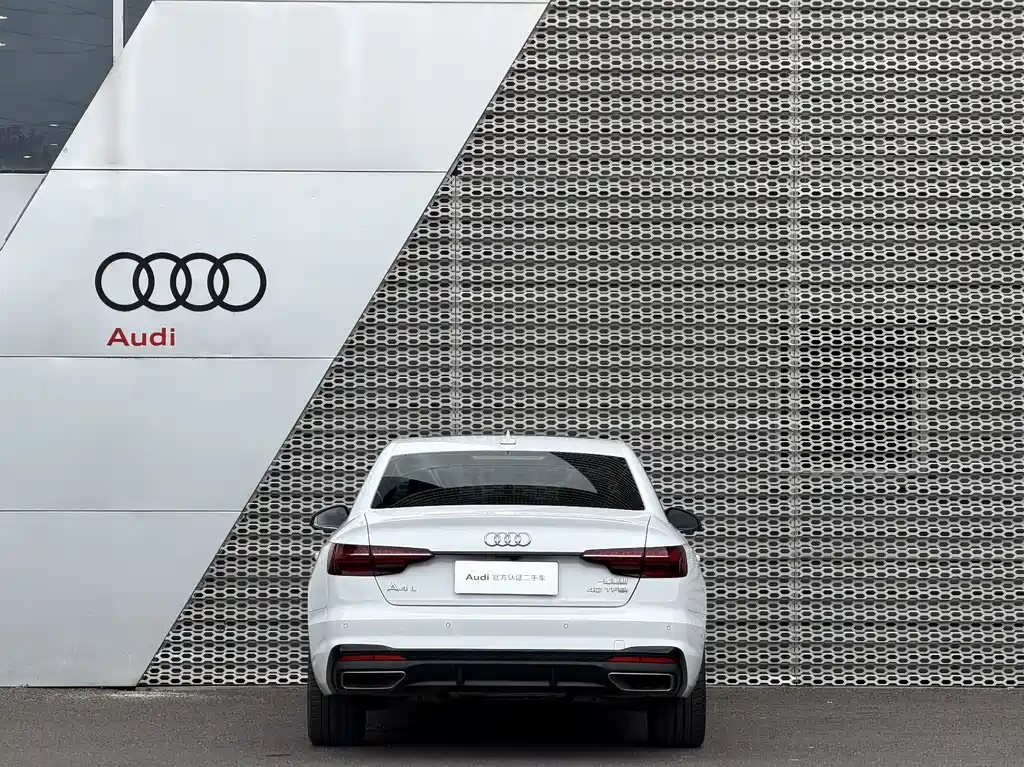 Audi A4L 2023 — фото 5