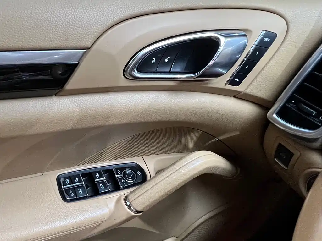 Porsche Cayenne 2015 — фото 14