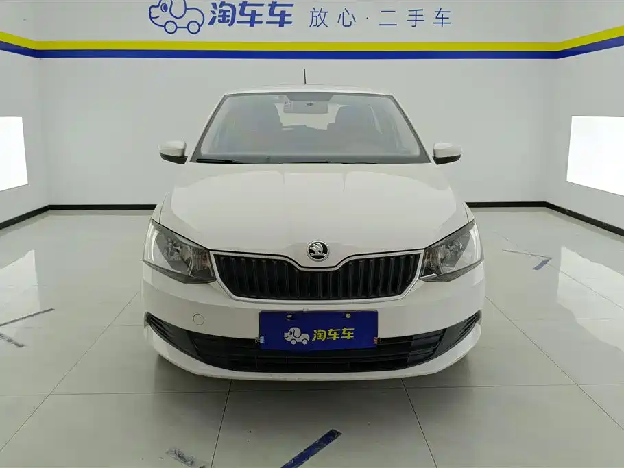 Skoda Fabia 2015 — фото 2