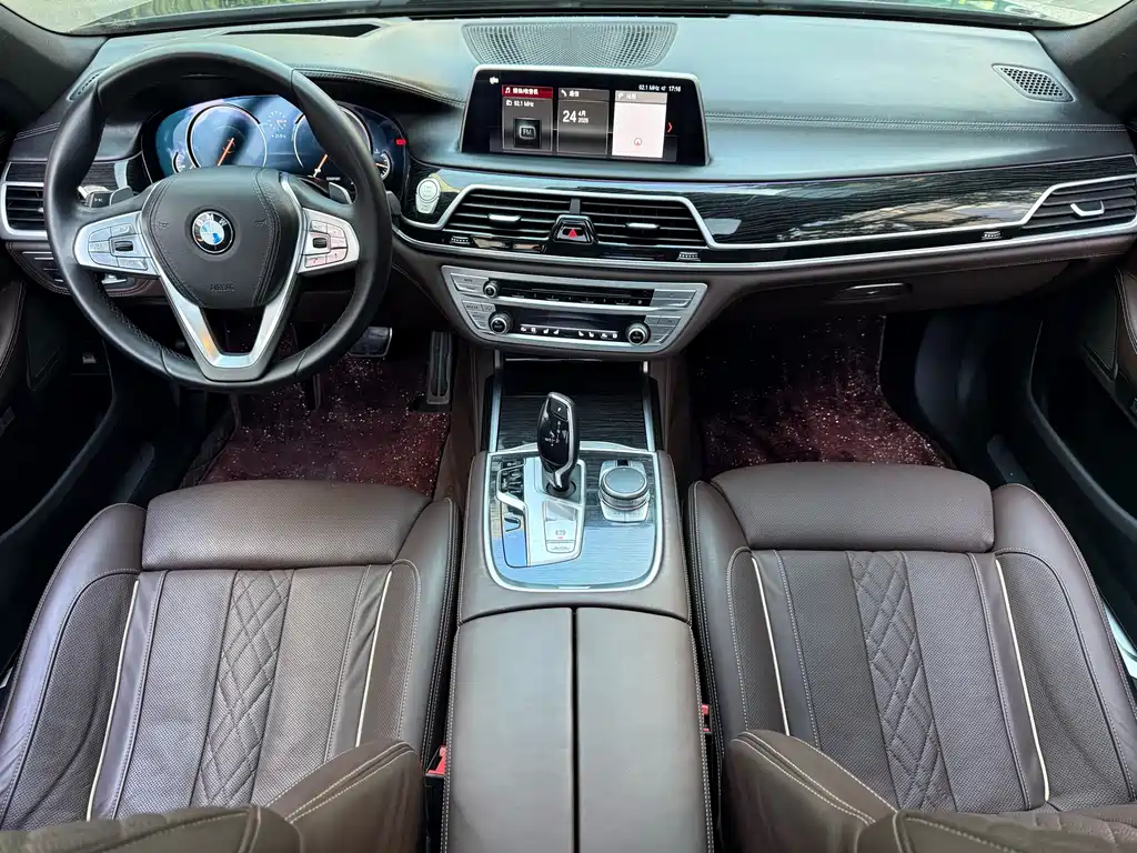 BMW 7 Series 2018 — фото 9