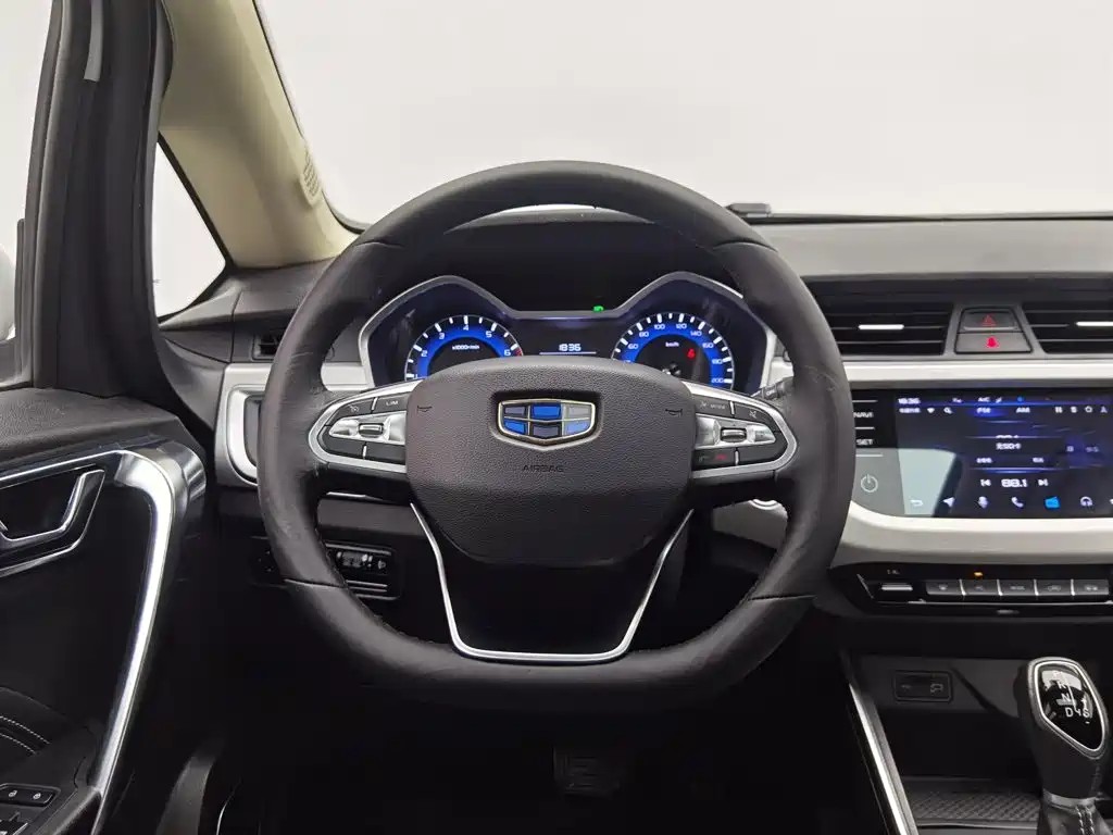 Geely Vision X3 2019 — фото 11