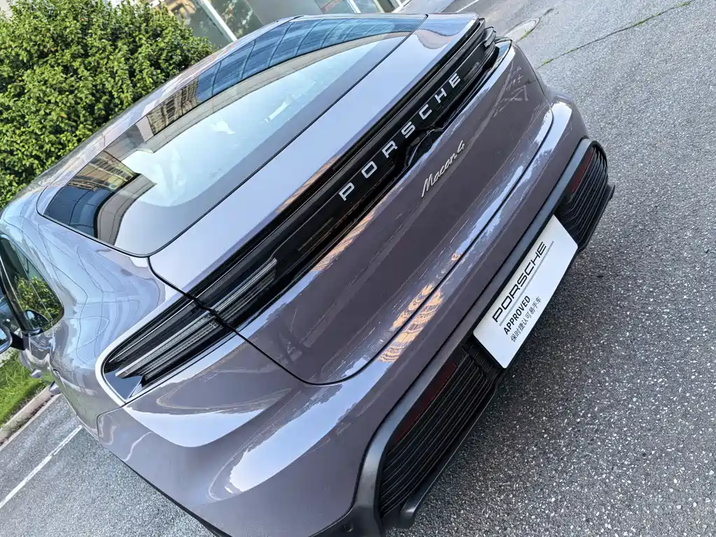 Porsche Macan EV 2025 — фото 19