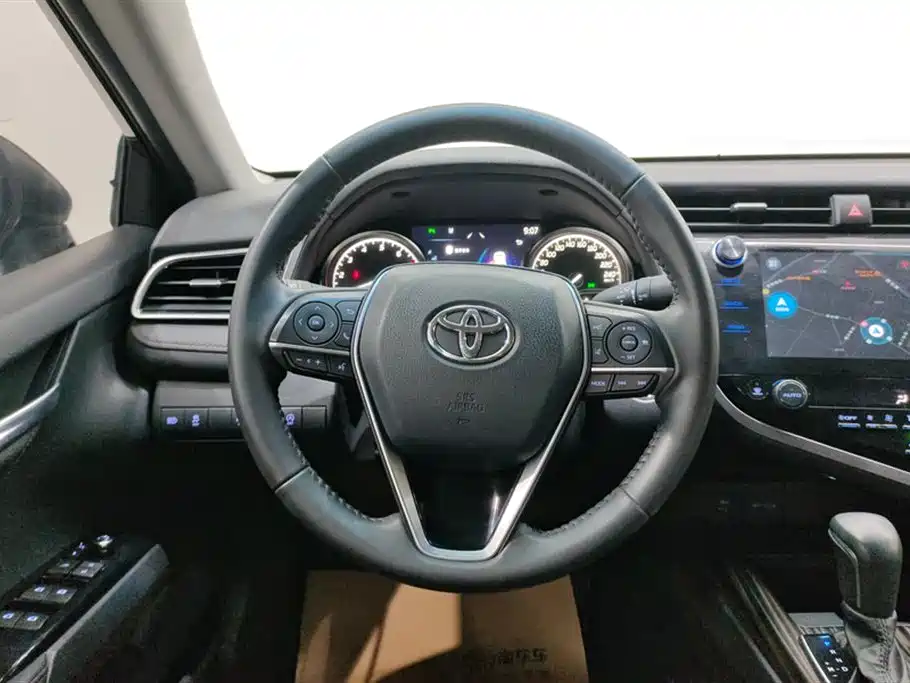 Toyota Camry 2019 — фото 15