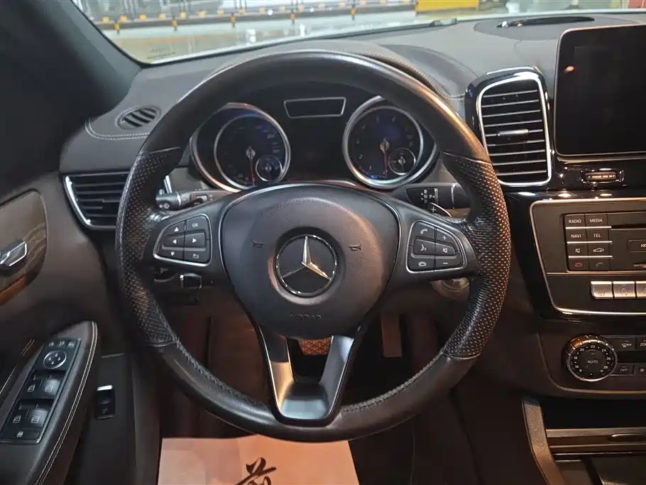Mercedes-Benz GLE 2017 — фото 15
