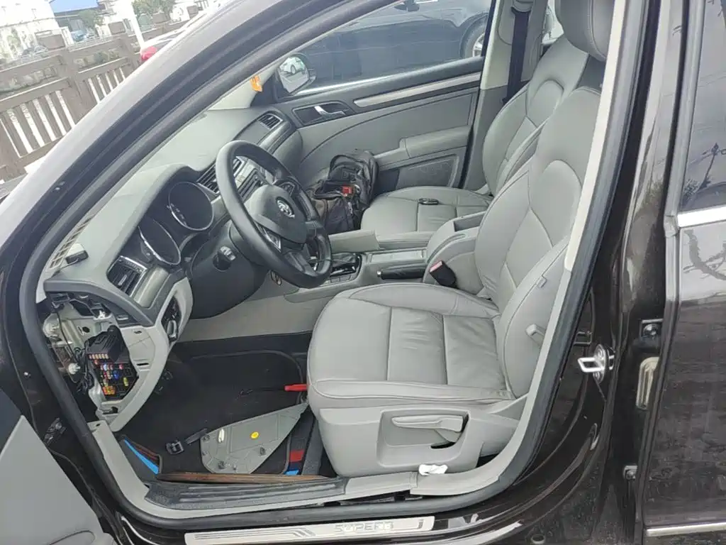 Skoda Superb 2015 — фото 15