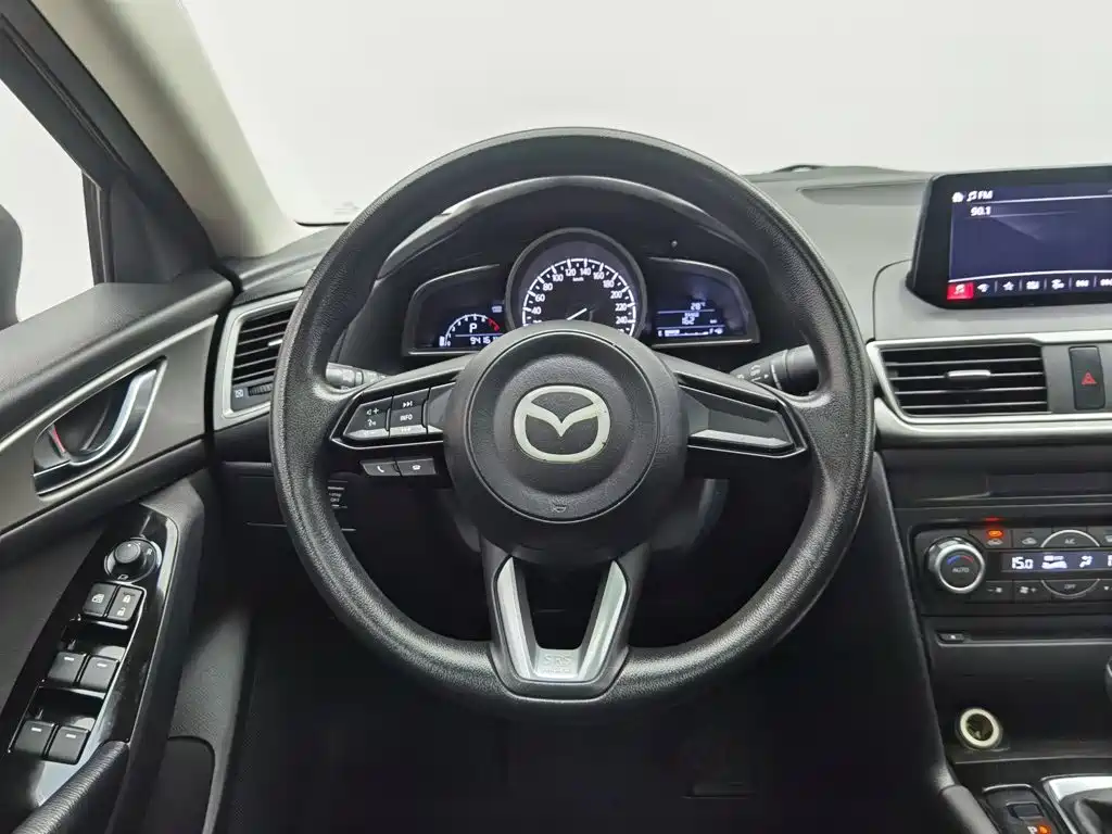 Mazda 3 Axela 2017 — фото 11